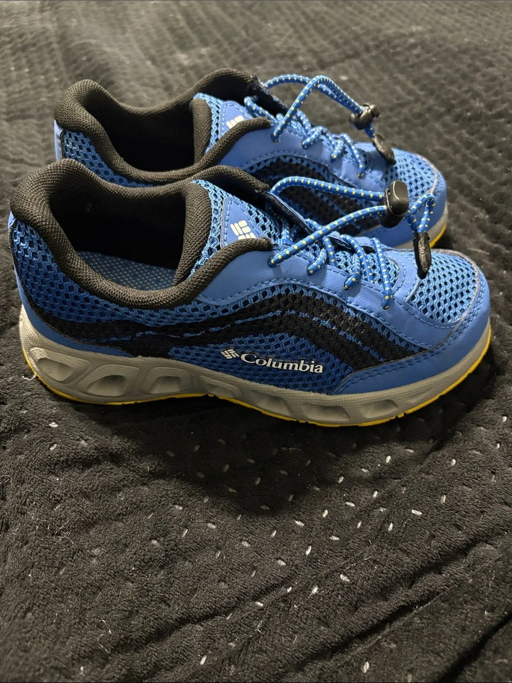 Columbia Kids Blue and Black Mesh Athletic water hiking sneaker. Little kids